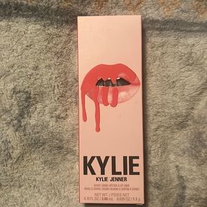 Kylie cosmetics velvet lip kit